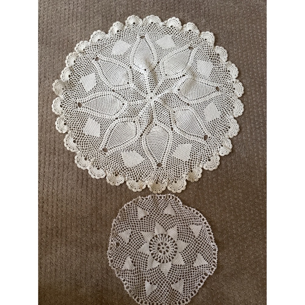 Vintage Crochet Lace Doily Set 2pc Cream Pineapple Floral Round 22in 11in 1249